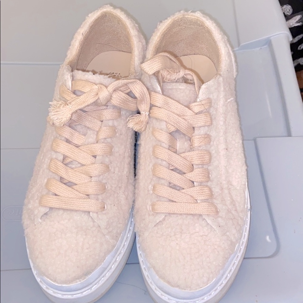 Zara tan shearling sneakers
